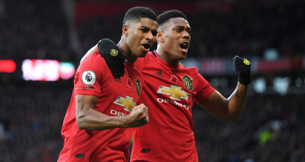 مانشستر يونايتد يستعيد توازنه ويهزم برايتون بثلاثية