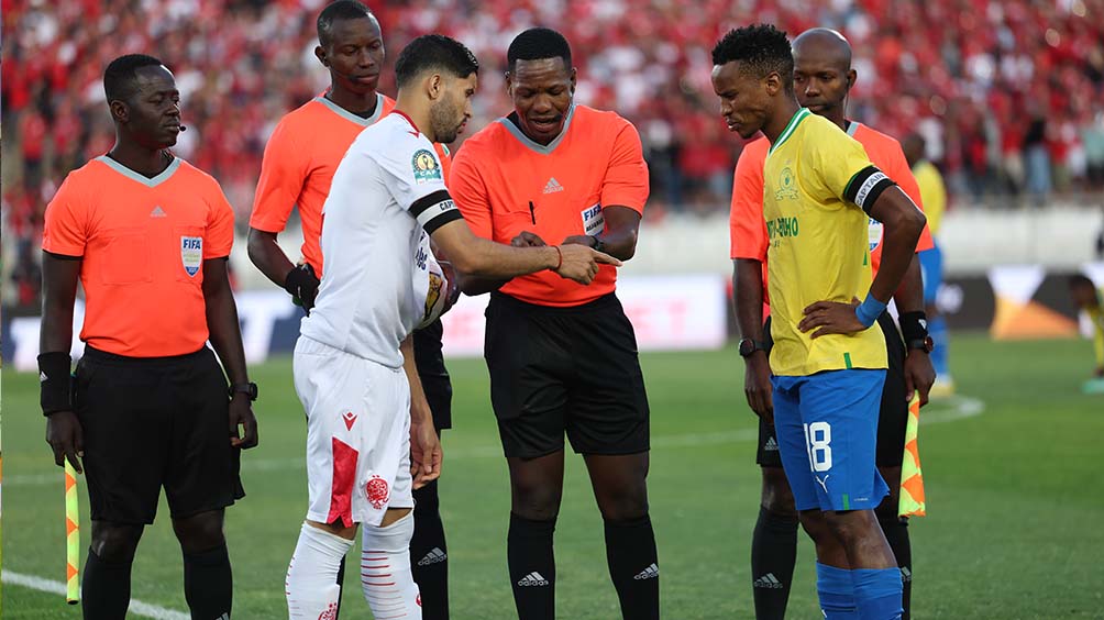 الكشف عن حكام ذهاب نهائي “الدوري الإفريقي” بين الوداد و صان دونز