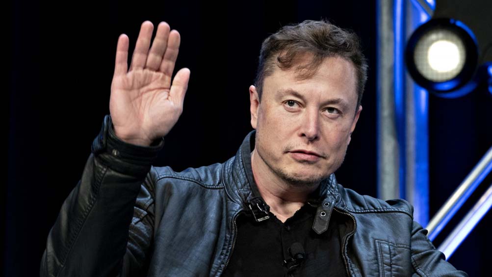 ماسك يسحب علامة توثيق من نجوم العالم على تويتر