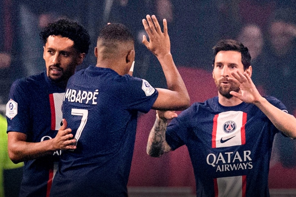 ميسي يقود باريس سان جيرمان لفوز مهم أمام ليون