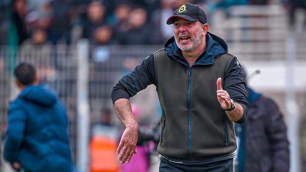 مدرب الجيش الملكي: ” الموسم لم ينتهي بعد.. وغياب حريمات أثر علينا”