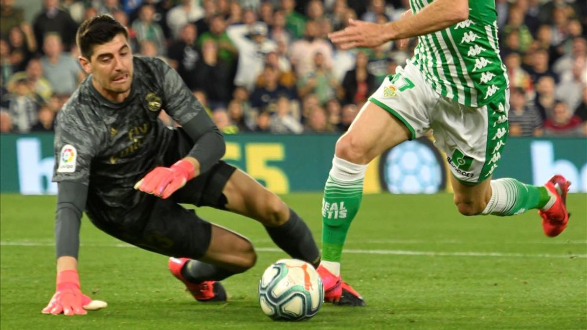 ألم في الساق اليسرى قد يبعد كورتوا عن مباراة مانشستر سيتي 1 ألم في الساق اليسرى قد يبعد كورتوا عن مباراة مانشستر سيتي