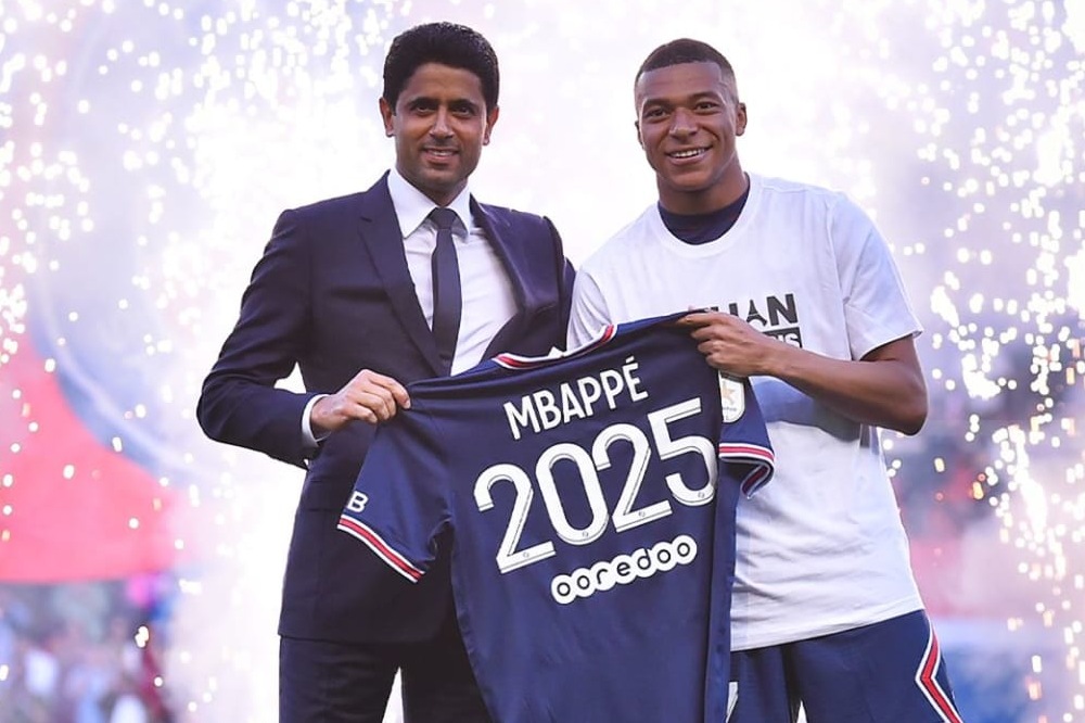 تقارير جديدة تكشف المبلغ الكبير الذي جدد به مبابي لباريس سان جيرمان