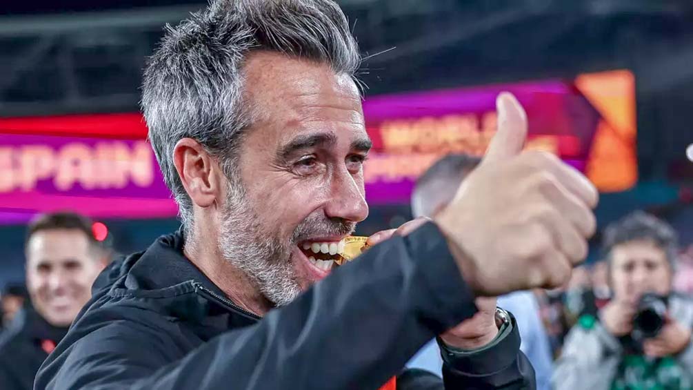 بسبب “قبلة” روبياليس.. النيابة العامة بإسبانية تطالب بسجن مدرب المنتخب المغربي