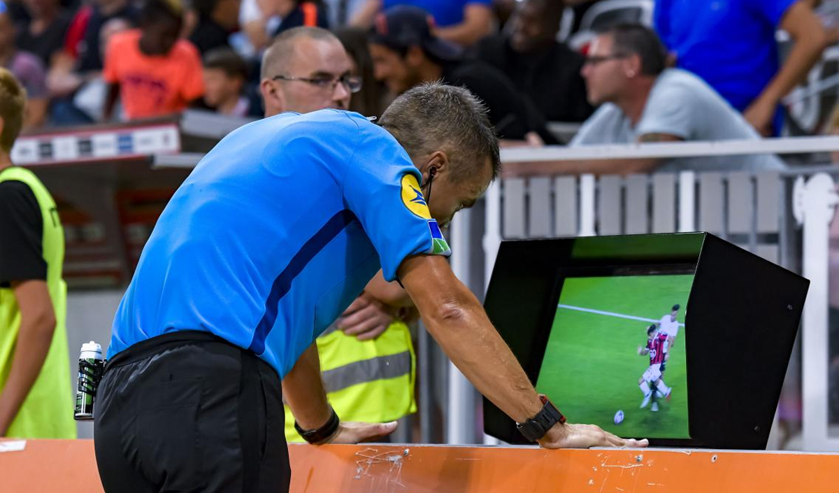 oPeJlly57w1hl1pVeAFqs6Uesizmobrip8vLV8ls الفيفا تدرس فكرة تبسيط تقنية "الفار" من أجل تعميمها