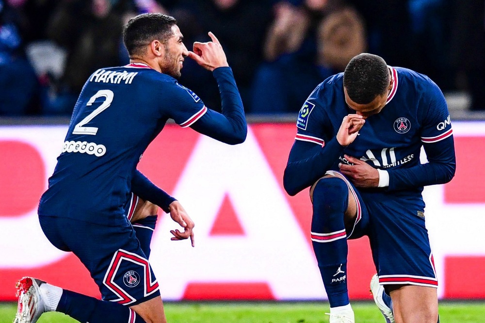 حكيمي يكشف سبب أزمات نجم باريس سان جيرمان مبابي