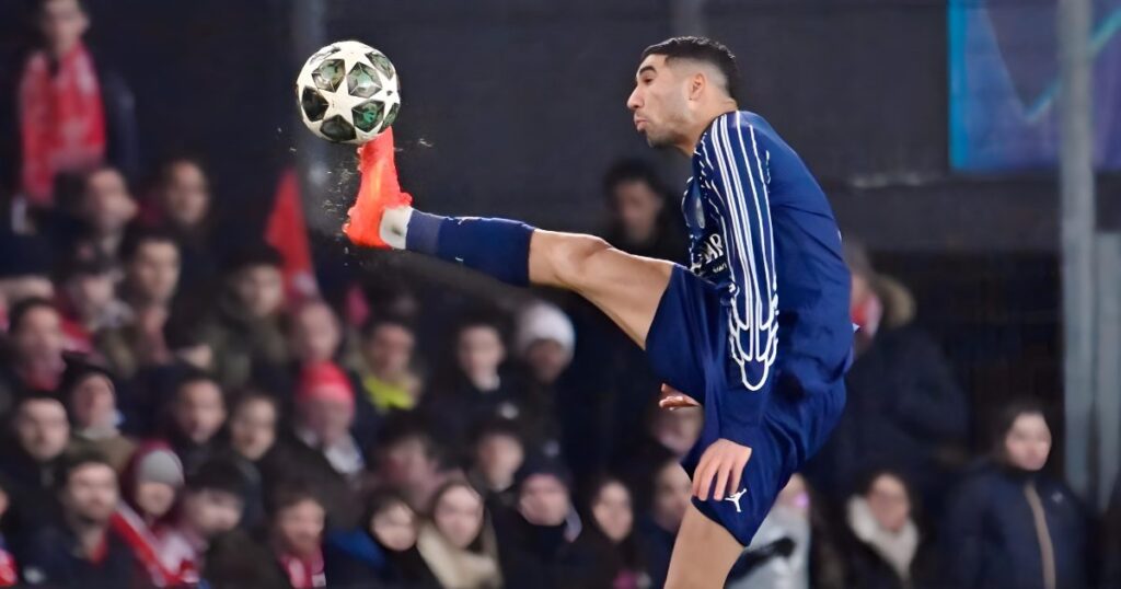 حكيمي يتألق ويقود باريس سان جيرمان لفوز ثمين على بريست