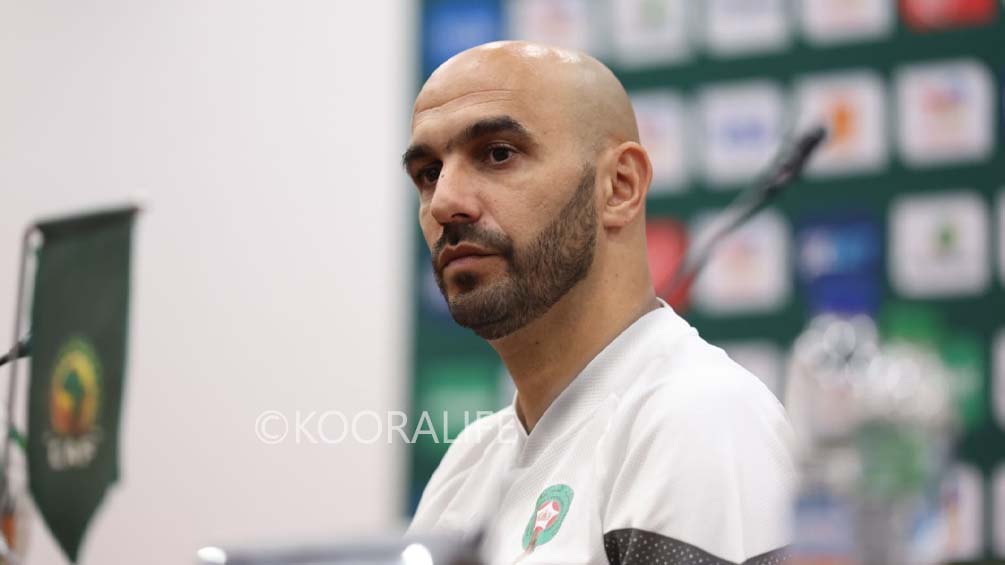 “الكاف” يقرر إيقاف الركراكي لأربع مباريات و الجامعة تقرر استئناف الحكم