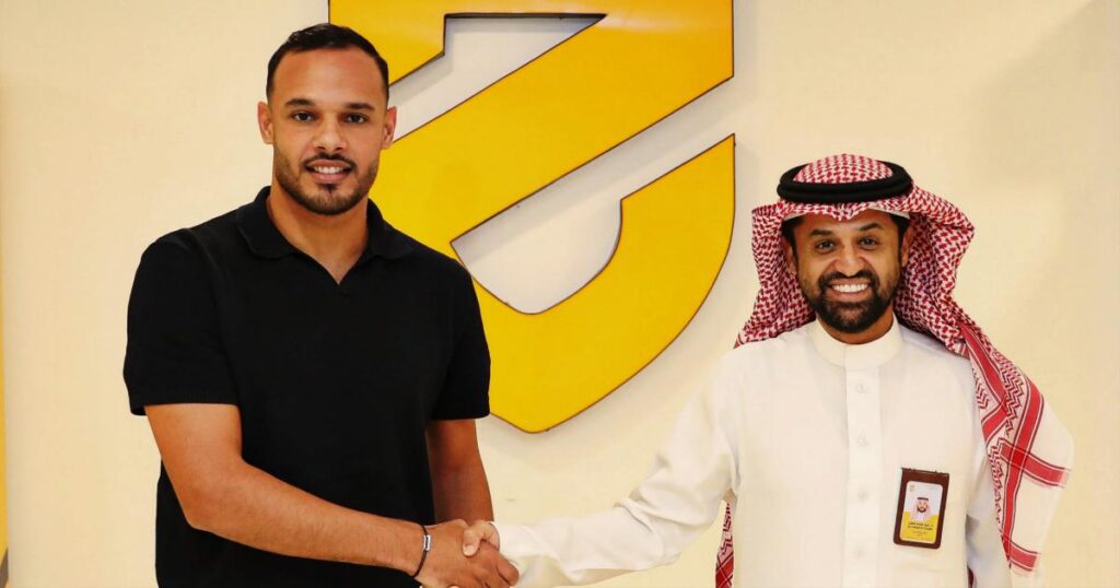 التعاقد مع عبد المنعم بوطويل.. الحزم السعودي يعزز دفاعه بصفقة جديدة