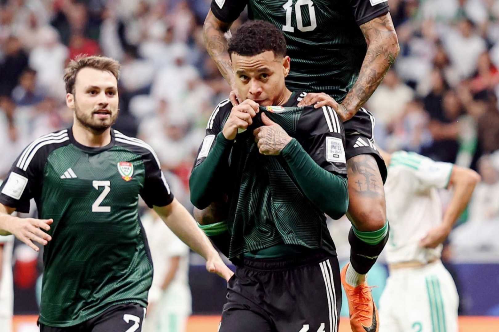 الإمارات تحسم بطاقة العبور إلى نصف نهائي كأس العرب بعد مواجهة ماراثونية أمام الجزائر 1 Emirat vs algeri الإمارات تحسم بطاقة العبور إلى نصف نهائي كأس العرب بعد مواجهة ماراثونية أمام الجزائر