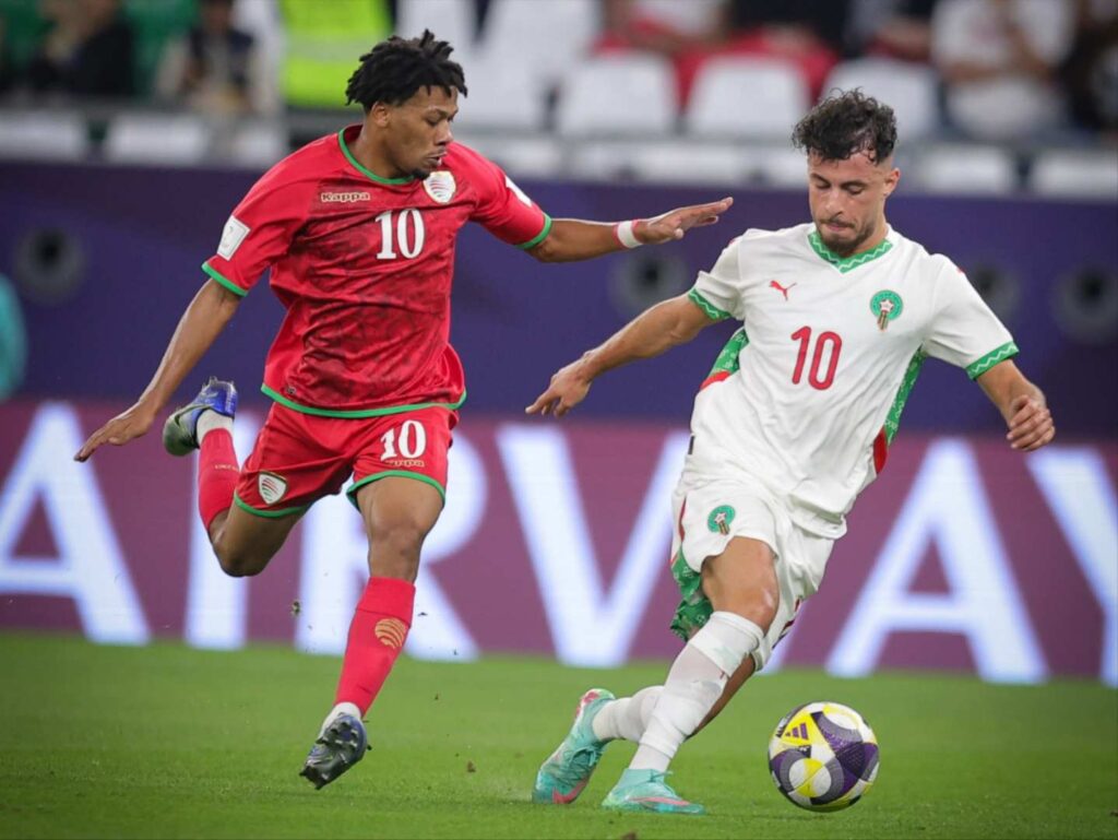 تعادل مثير للمنتخب المغربي أمام عمان رغم النقص العددي