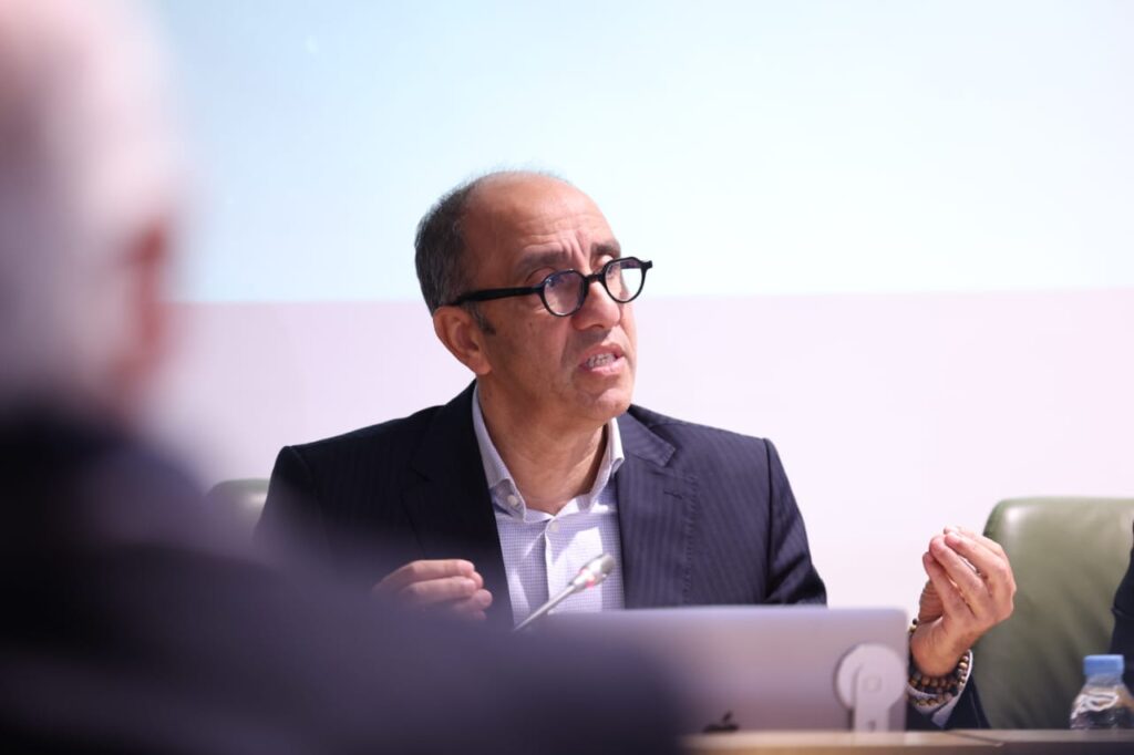 رأي✍️: جواد الزيات…تدبير المال فقط لا يجلب الألقاب