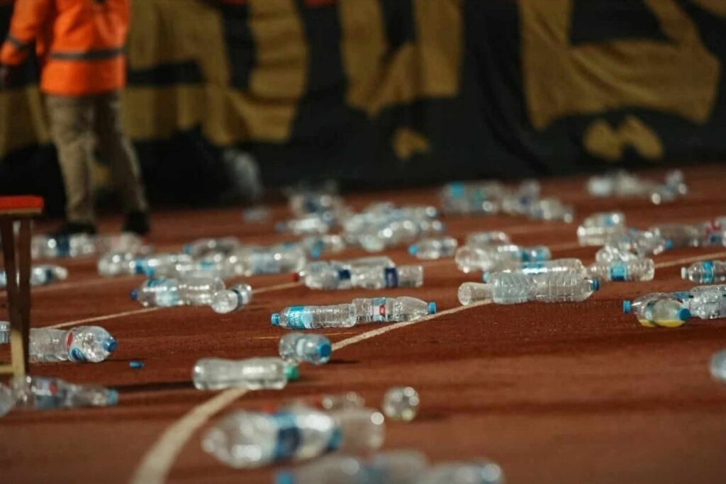 الكاف يدين أحداث جماهير الأهلي أمام الجيش الملكي ويُحيل الملف على لجنة الانضباط