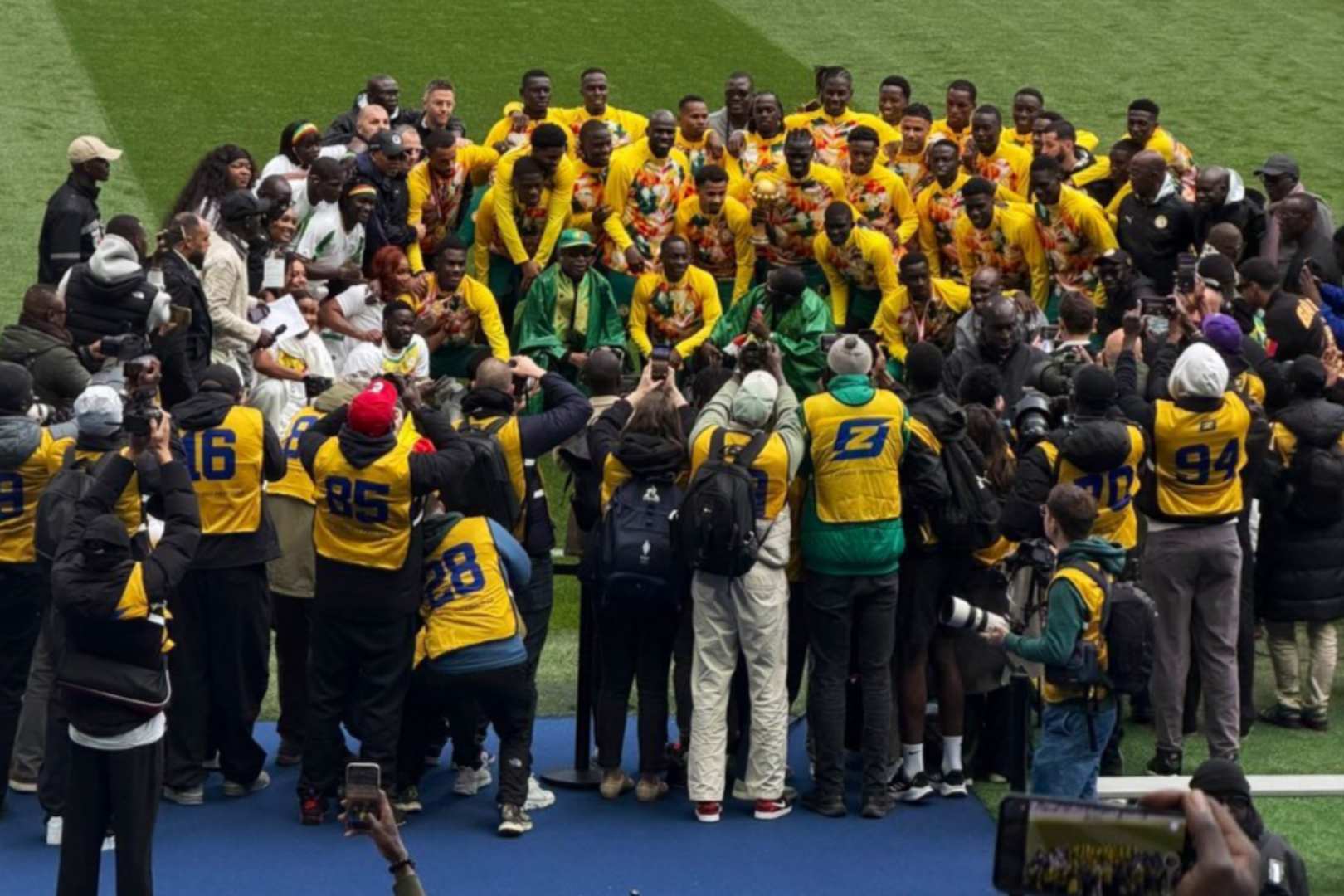 السنغال فرنسا جدل إفريقي بعد احتفال السنغال بلقب “الكان” رغم قرار سحبه