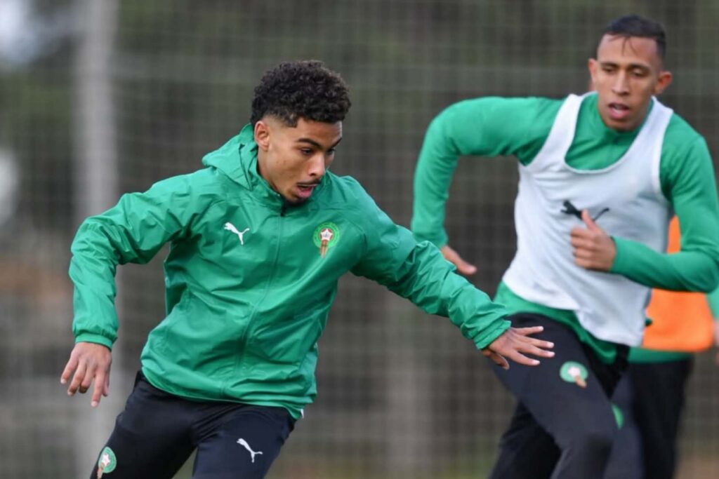 الأسود يباشرون التحضير لمواجهة الباراغواي بحصة خفيفة في ليل