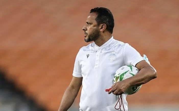 بنشريفة يقود أول حصة تدريبية للوداد خلفًا لكارتيرون