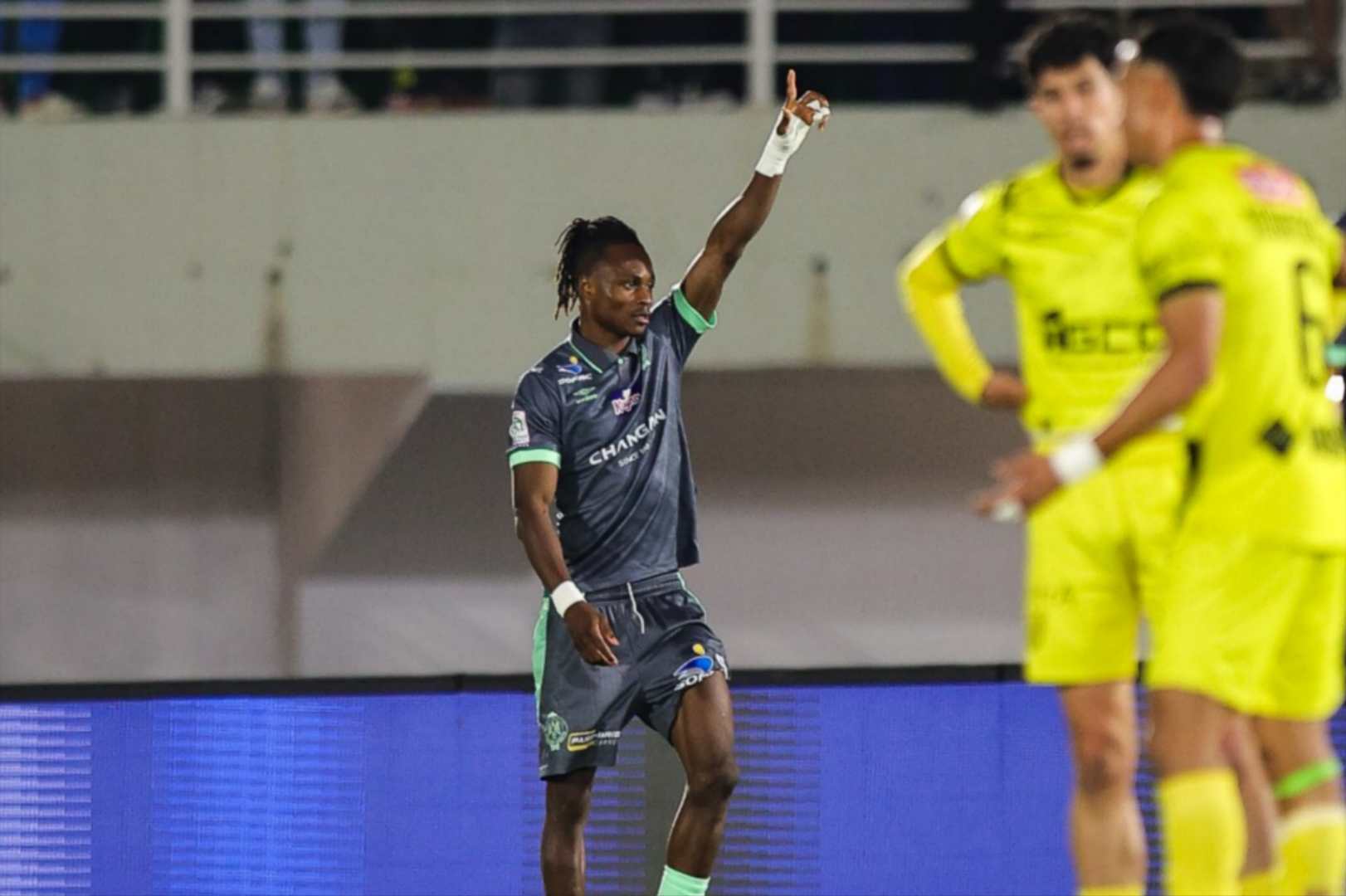 Matias raja الرجاء يواصل التألق ويحسم قمته أمام الماص بفوز مهم قبل الديربي