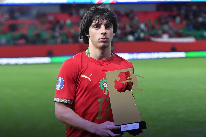 إبراهيم الرباج يحصد جائزة “الأفضل” في مباراة تونس