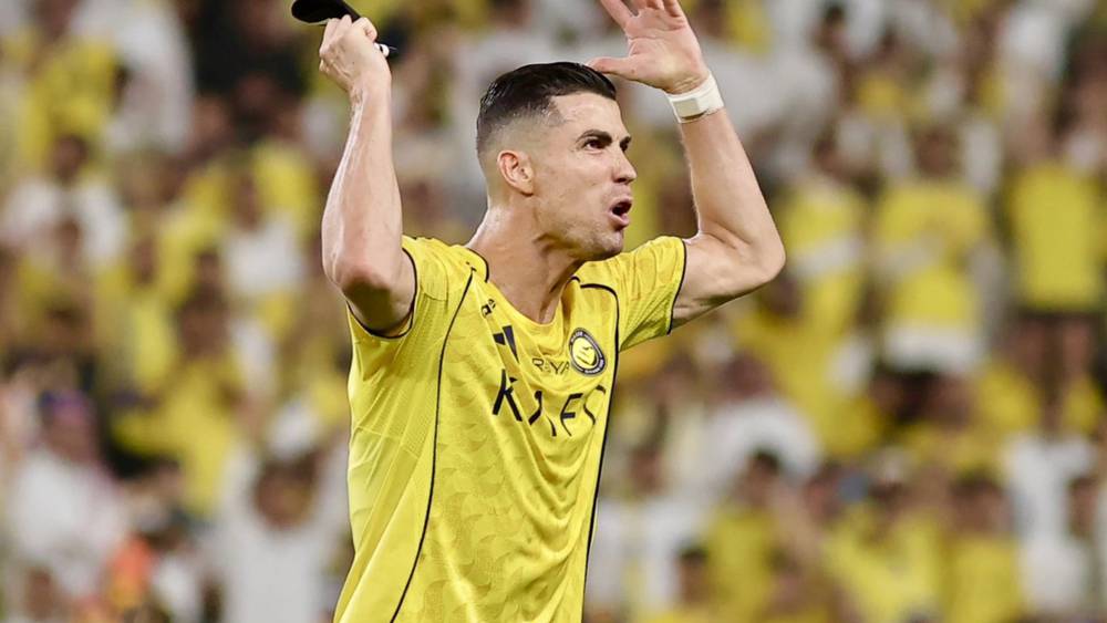 كريستيانو رونالدو يتوج بلقبه الأول مع النصر السعودي بعد حسم الدوري