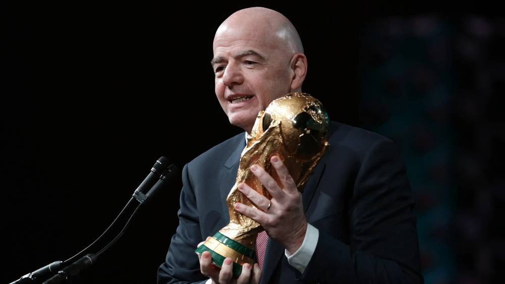 زيادة عدد منتخبات كأس العالم، رئيس الفيفا جياني إنفانتينو مع كأس العالم
