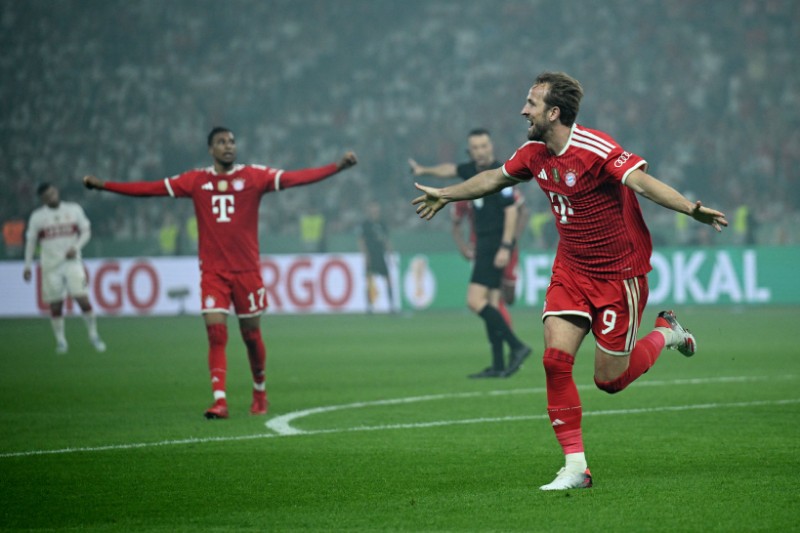 هاتريك تاريخي: كين يقود بايرن ميونخ للتتويج بكأس ألمانيا