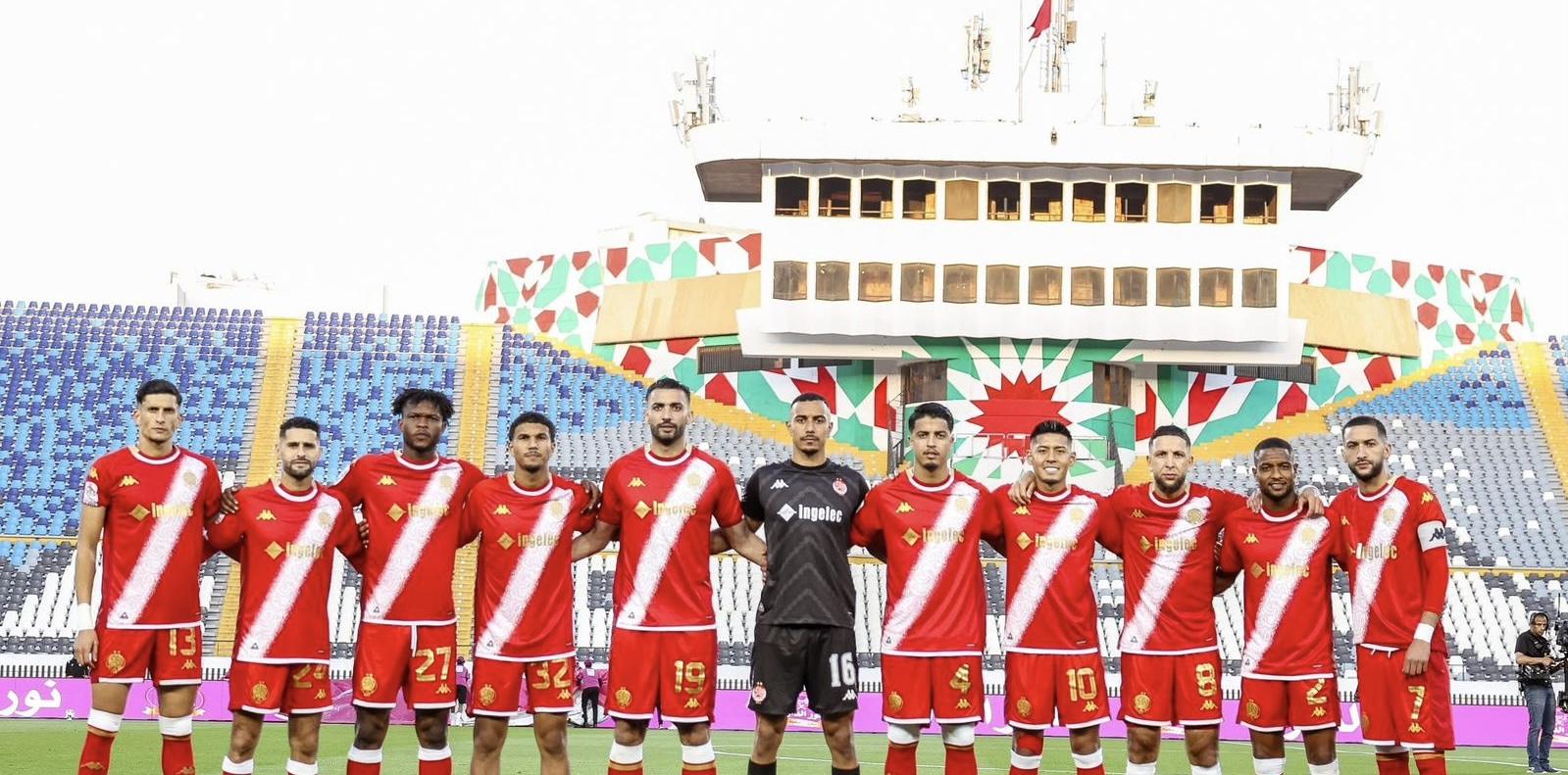 عرض سعودي جديد يهدد تجديد عقد بنعبيد مع الوداد 1 إصابة المهدي بنعبيد: حارس الوداد المهدي بنعبيد بزي الفريق الأحمر