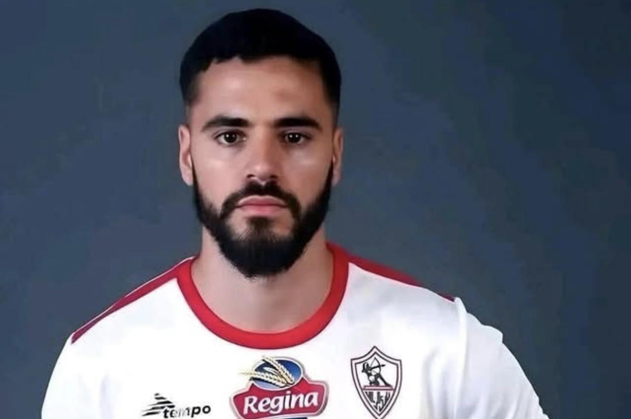 محمود بنتايك الدوري المصري يحتفل بفوز الزمالك في مباراة حاسمة.