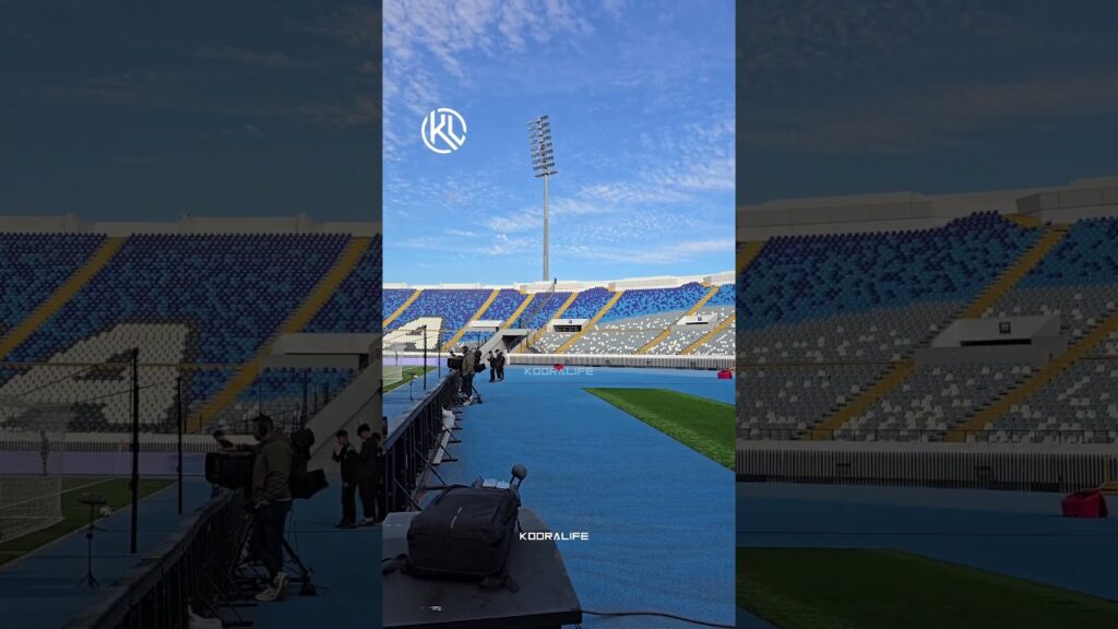 في لقطة راقية.. بدر بانون يقدم الورد لجماهير الرجاء الغاربة عن المدرجات بسبب “الويكلو “😔😔