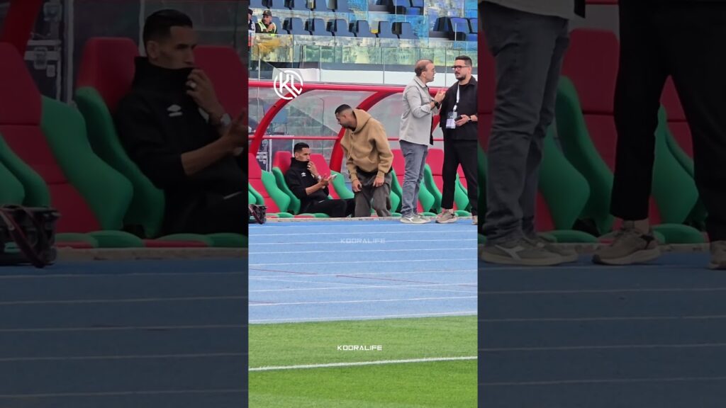 من دكة الاحتياط، بدر بانون و أدم النفاتي يساندان لاعبي الفريق قبل انطلاق المباراة ضد شباب المسيرة🔥🔥