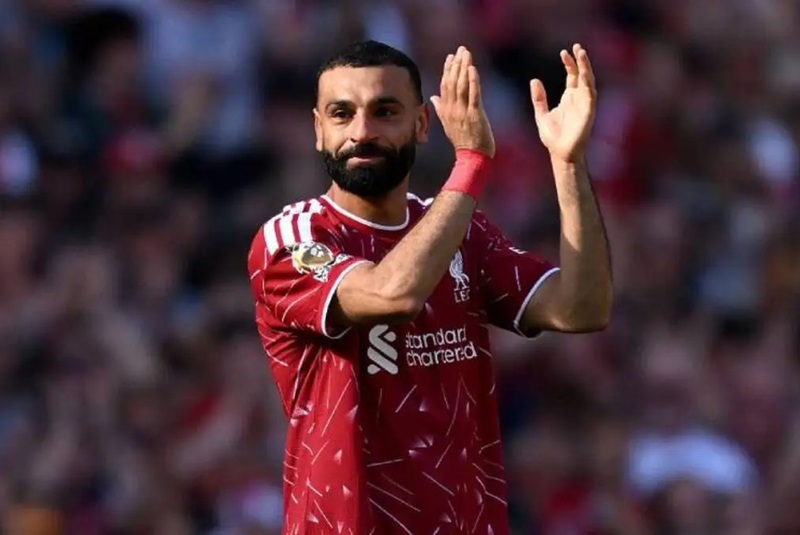 محمد صلاح ليفربول بقميص الريدز يودع الجماهير في آنفيلد
