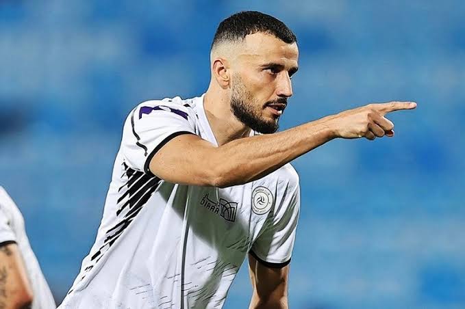 لوسيل يفاوض رومان سايس لتعزيز دفاعه في دوري نجوم بنك الدوحة