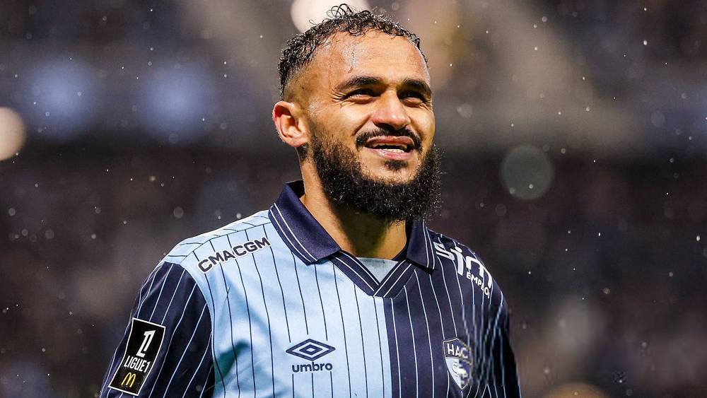 سفيان بوفال يودع لوهافر بعد إنجاز مهمة البقاء في الدوري الفرنسي 1 سفيان بوفال لوهافر يحتفل بهدف بقميص نادي لوهافر الفرنسي