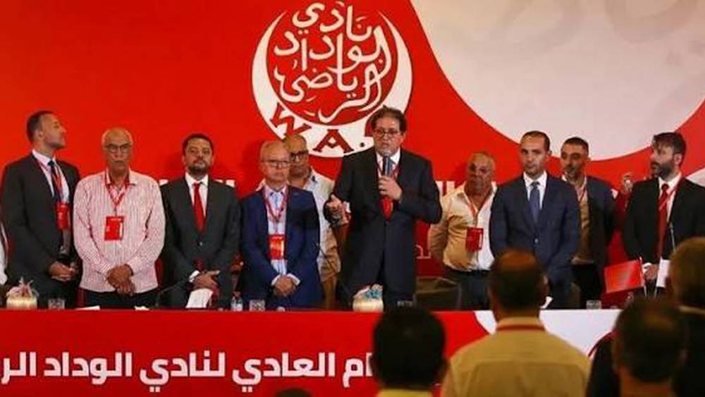 الوداد: آيت منا يؤجل لقاء المنخرطين وسط أزمة النتائج