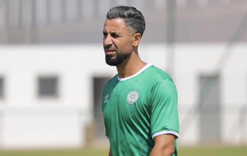 هشام أبو شروان يقود تدريبات الرجاء مؤقتا بعد رحيل فاضلو