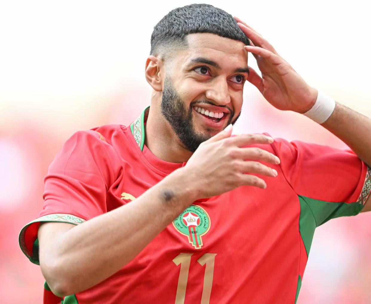 غياب الصيباري عن ربع نهائي المونديال يربك حسابات المغرب أمام فرنسا 1 الصيباري لاعب كرة قدم مغربي يرتدي قميص المنتخب المغربي، يحتفل