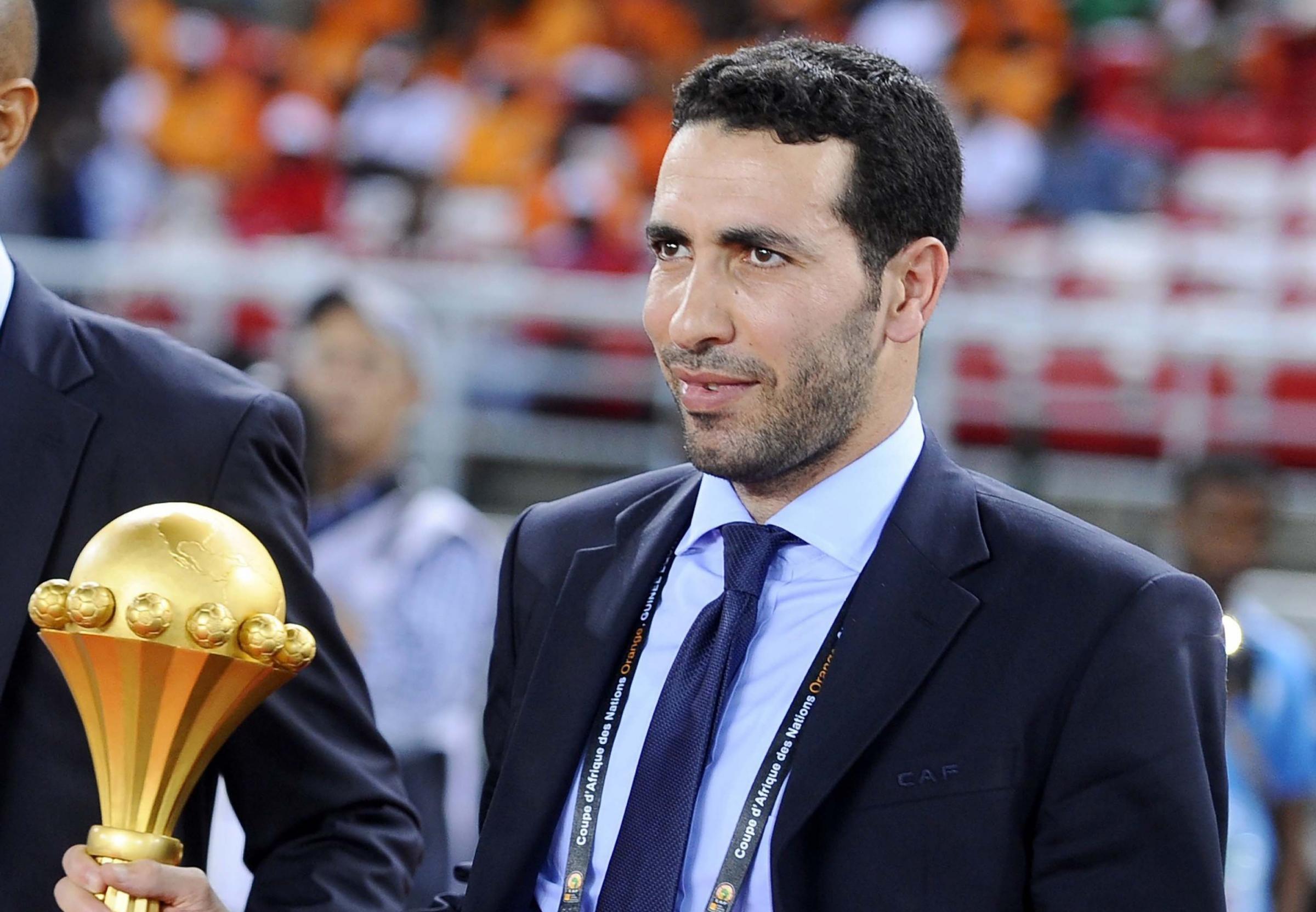 أبو تريكة يصف مونديال 2026 بـ "الأفشل" وينتقد مدرب جنوب إفريقيا 1 محمد أبو تريكة يحمل كأسًا ويصف مونديال 2026 بالأفشل.