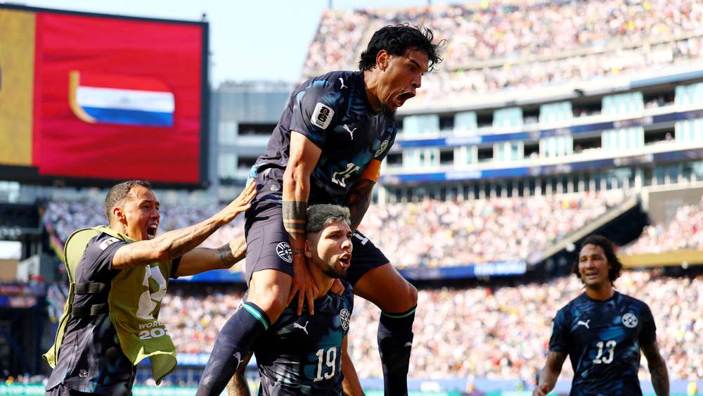 لاعب يرتدي الرقم 19 يحيي اللاعب رقم 12 بعد إقصاء ألمانيا من المونديال