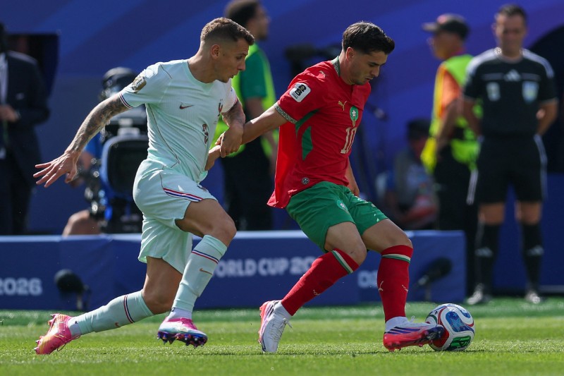 زلاتان إبراهيموفيتش يحذر من قوة المنتخب الفرنسي ويهدف للمغرب