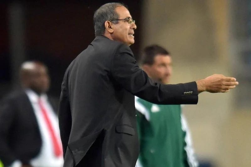 الاتحاد الأردني يتعاقد مع بادو الزاكي مدربًا للمنتخب الأول 1 المدرب بادو الزاكي ينظر إلى فريقه في تدريبات المنتخب الأردني