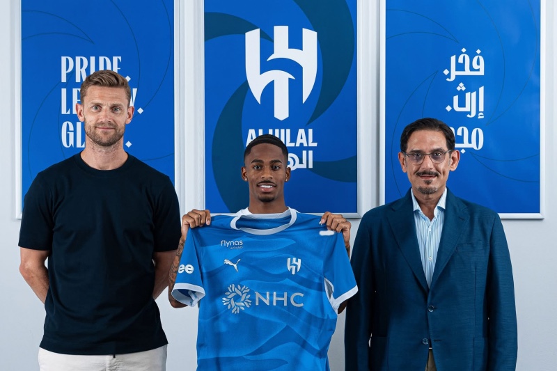 الهلال السعودي يبرم صفقة كريسينسيو سامرفيل لتدعيم صفوفه