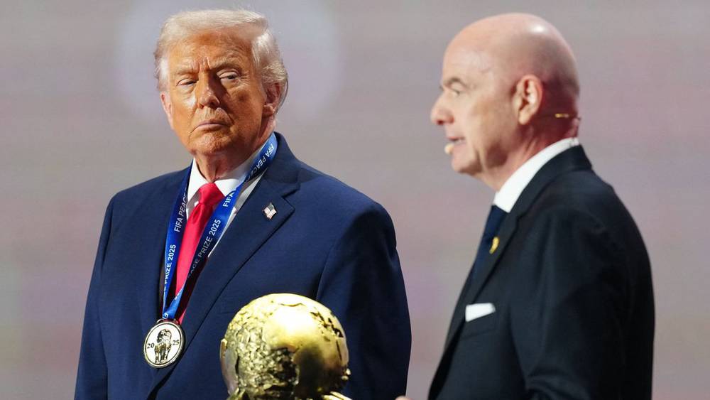ترامب يوضح موقفه من قضية بالوغون في كأس العالم 1 ترامب يبرر تدخله في قضية بالوغون في كأس العالم.
