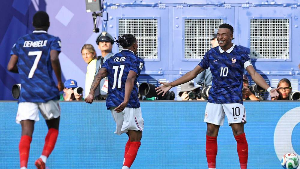 فرنسا تحجز مقعدها في ثمن نهائي كأس العالم بفوز ساحق على السويد