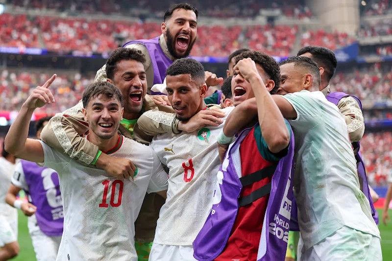 فرحة لاعبي منتخب فرنسا والمغرب بعد تحقيق الفوز في كأس العالم