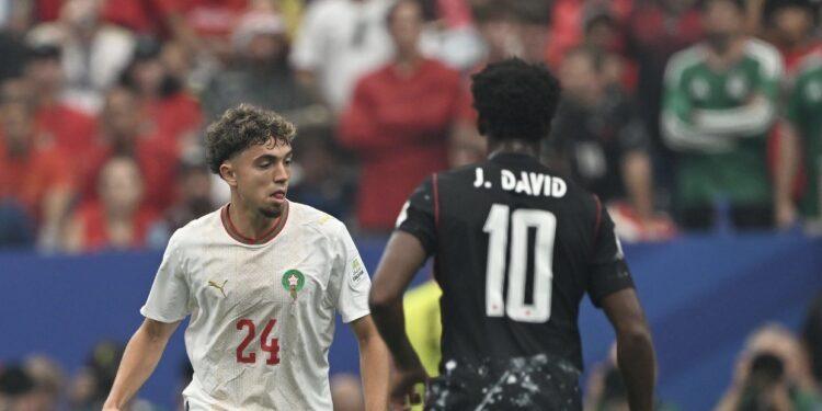 عيسى ديوب يحذر جماهيره من حساب مزور على انستغرام 1 عيسى ديوب لاعب كرة قدم بالزي رقم 24 يحذر جماهيره.