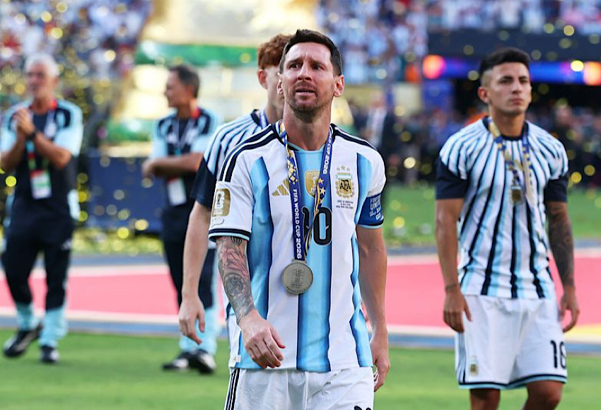 ميسي يعود إلى الأرجنتين للراحة بعد خسارة نهائي كأس العالم