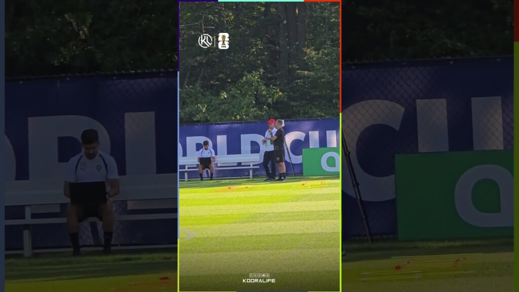 حديث مطول بين فوزي لقجع و وهبي خلال الحصة التدريبية الأخيرة للمنتخب المغربي قبل مواجهة فرنسا 🧐🧐