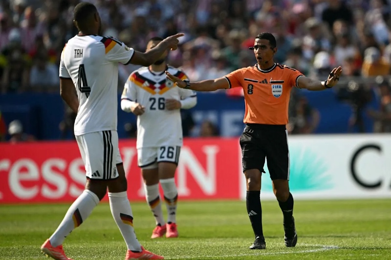 فيفا يدافع عن قرار الحكم المغربي جيد