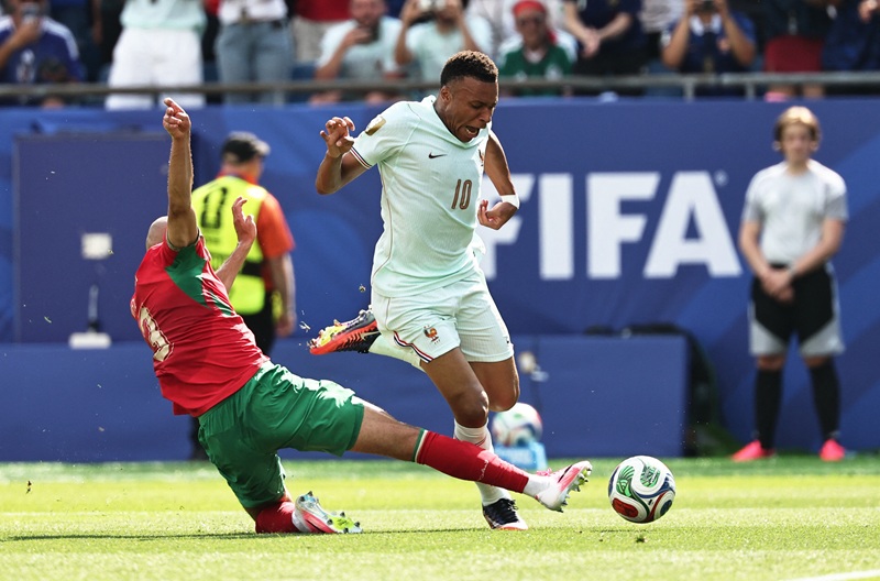إقصاء مرير لأسود الأطلس: فرنسا تنهي حلم المغرب في مونديال 2026