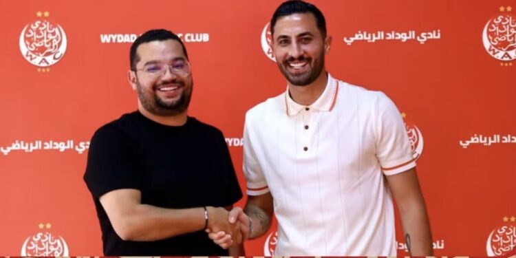 أيمن الحسوني يعود لصفوف الوداد بصفقة ضخمة