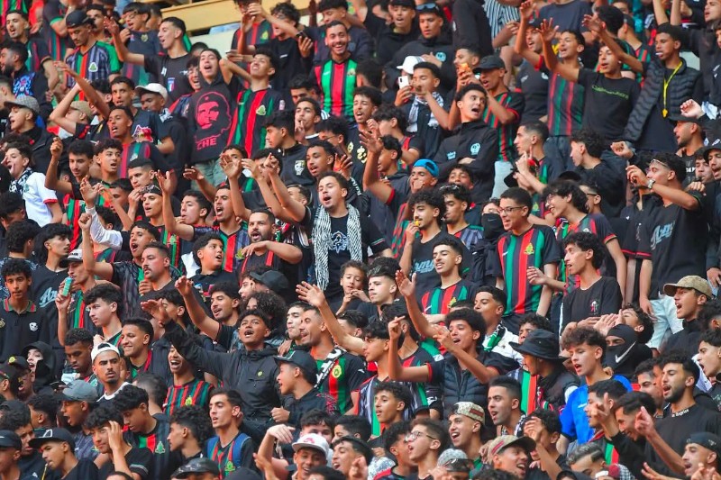 جمعية جمهور العاصمة تطالب برحيل إدارة الجيش الملكي 1 جماهير الجيش الملكي تلوح وتهتف مطالبة برحيل إدارة الجيش الملكي